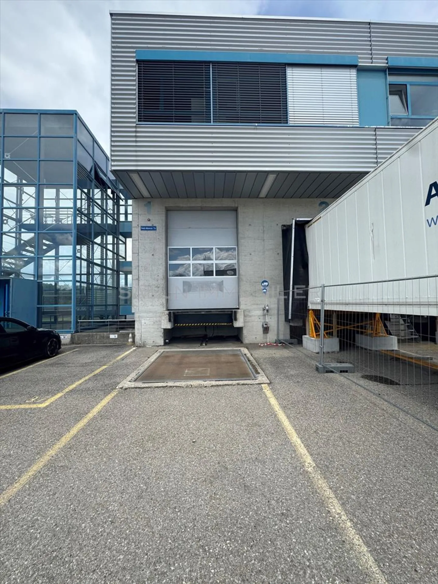 Magazzino/Hall di circa 620 m², area di carico con rampe elevatrici - Foto 2 di 12