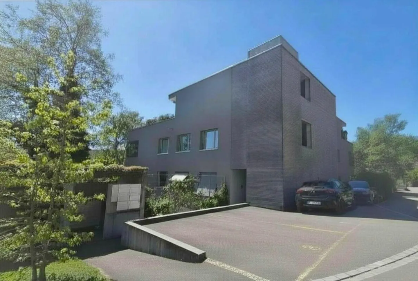 Moderno appartamento di 4,5 stanze in una posizione soleggiata a Brugg - Foto 1 di 11