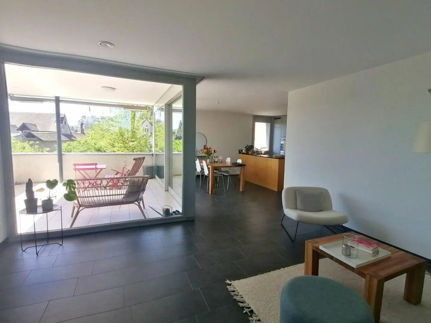 Moderno appartamento di 4,5 stanze in una posizione soleggiata a Brugg - Foto 4 di 11