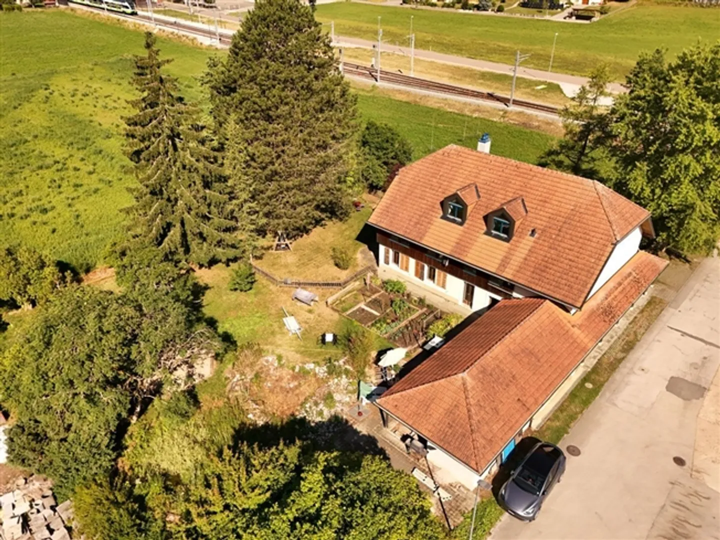 «Renoviertes Bauernhaus mit 2 Wohnungen, 383 m² Wohnfläche» - Foto 1 di 13