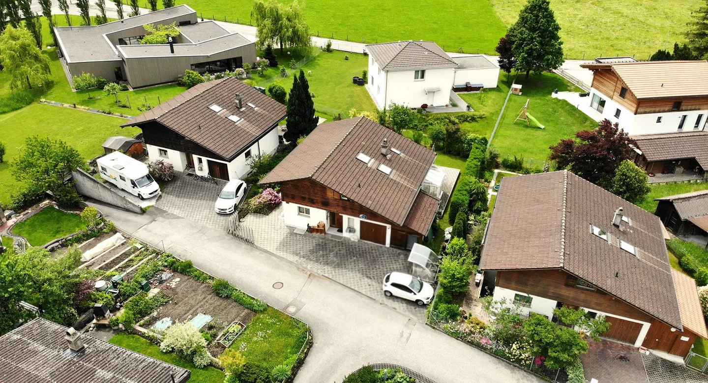 Geräumiges Familienhaus mit Pool - Foto 2 von 26