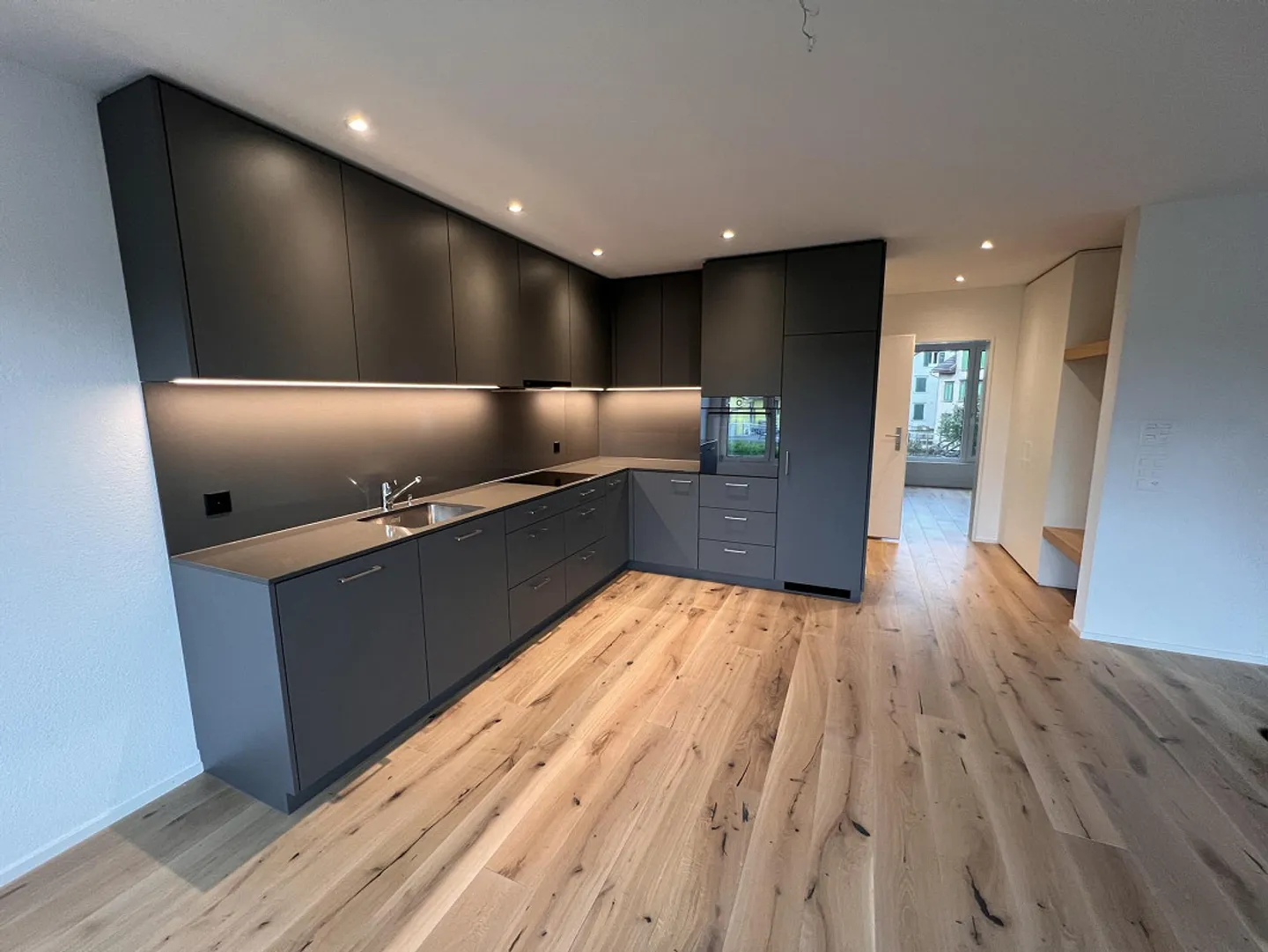 Appartement moderne de 3,5 pièces au cœur du quartier Sticker de Flawil - Photo 2 sur 11