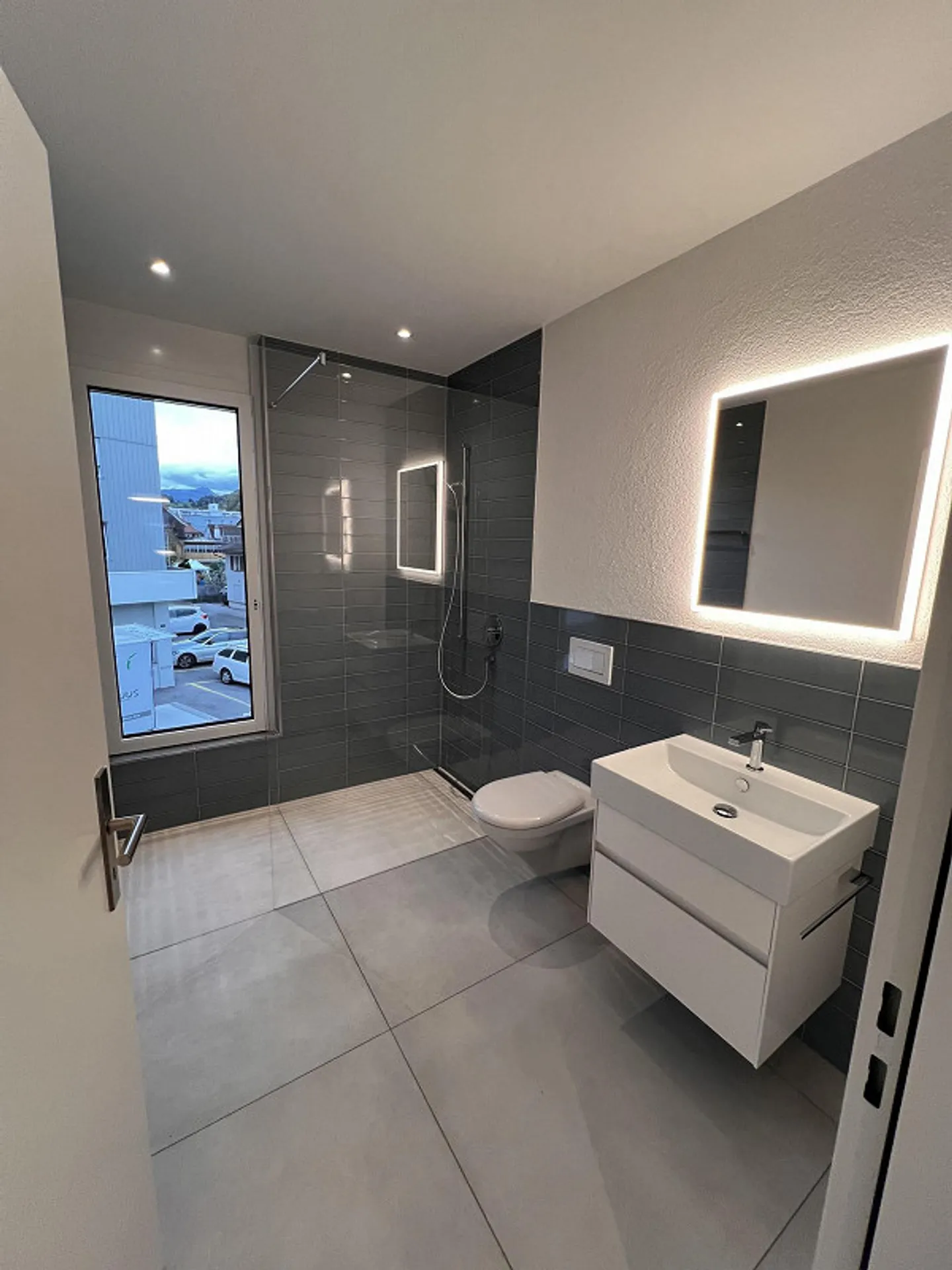 Appartement moderne de 3,5 pièces au cœur du quartier Sticker de Flawil - Photo 3 sur 11