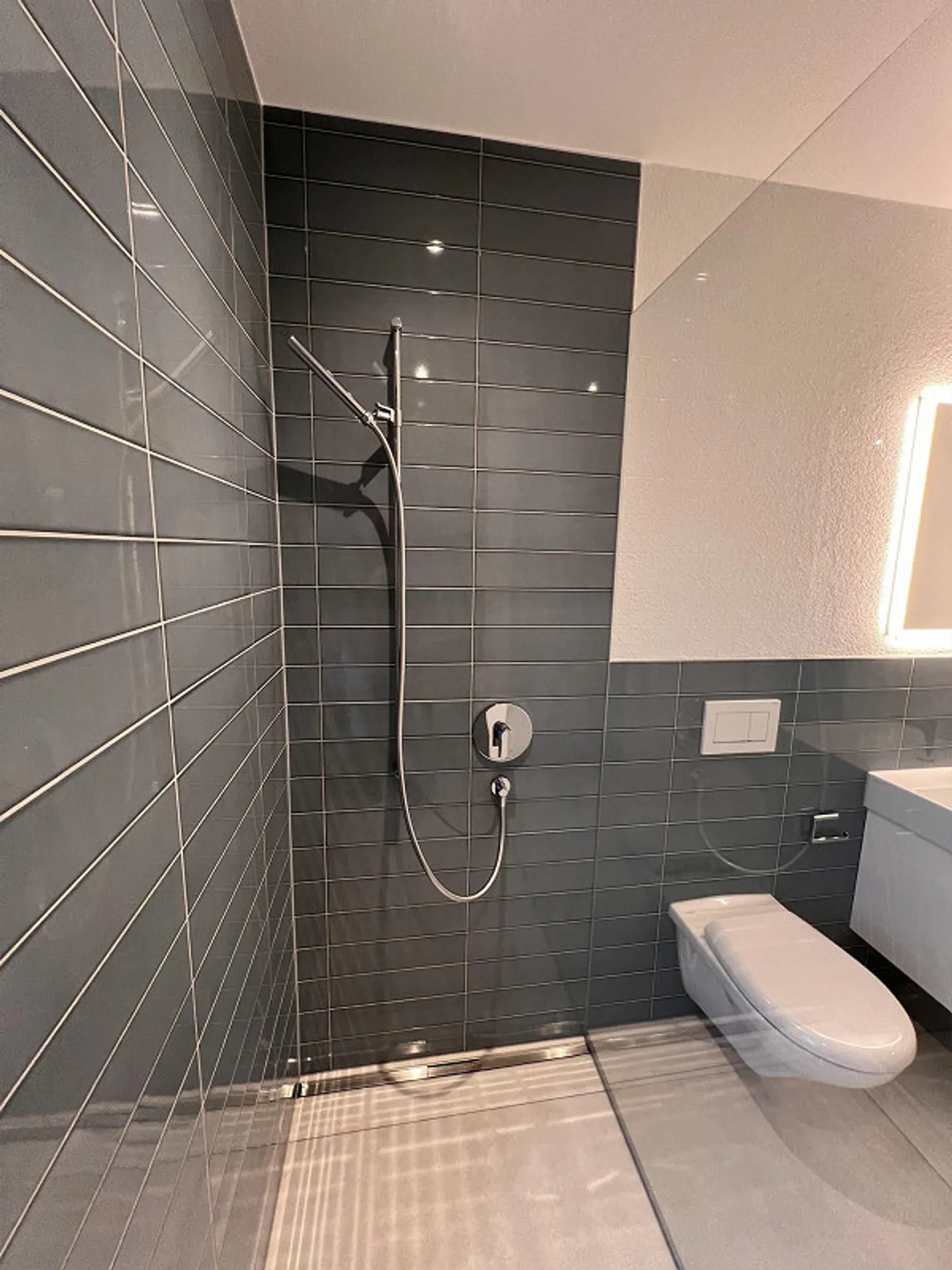 Appartement moderne de 3,5 pièces au cœur du quartier Sticker de Flawil - Photo 4 sur 11