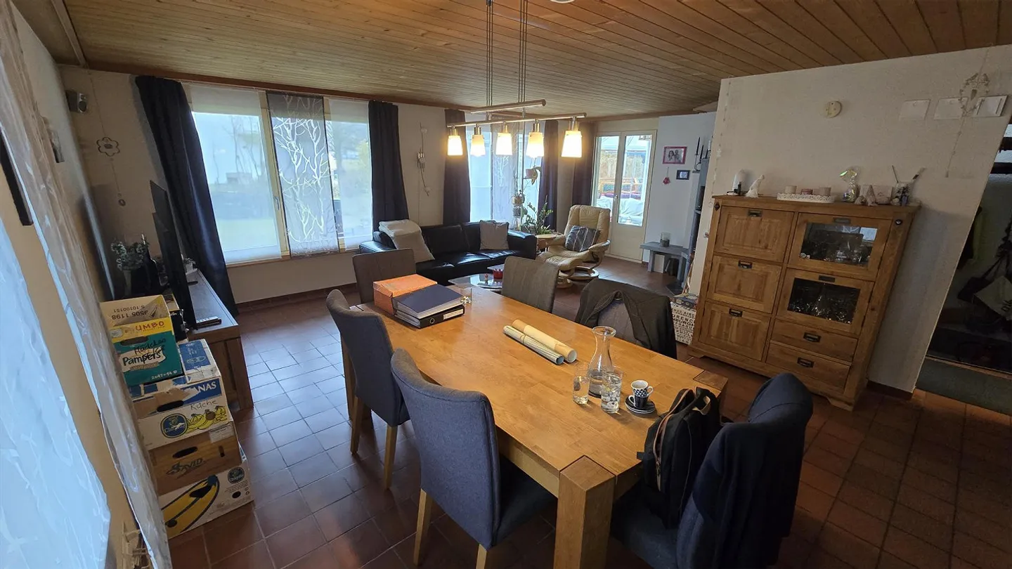 Geräumiges Familienhaus mit Pool - Foto 7 von 26