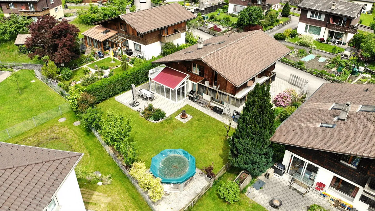 Geräumiges Familienhaus mit Pool - Foto 3 von 26