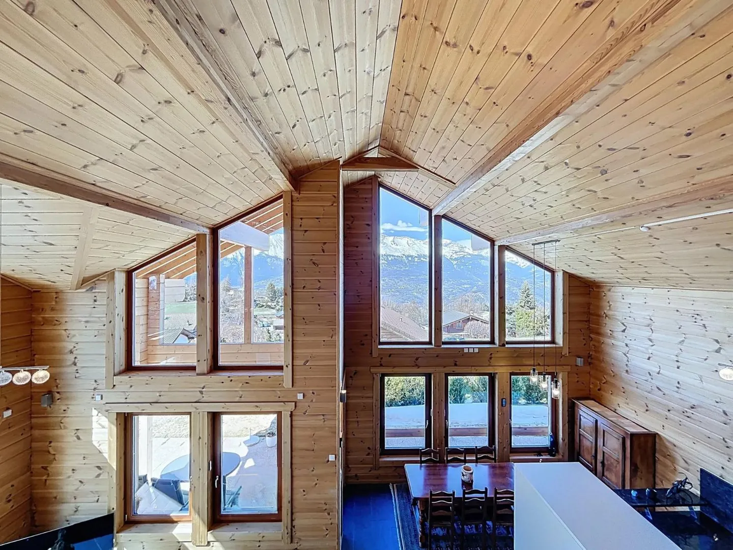 Chalet moderne avec vue imprenable sur les Alpes - Photo 10 sur 13