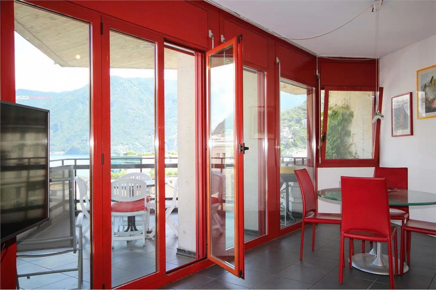 Lugano center: spacious 4.5 rooms with lake view - Photo 2 of 12