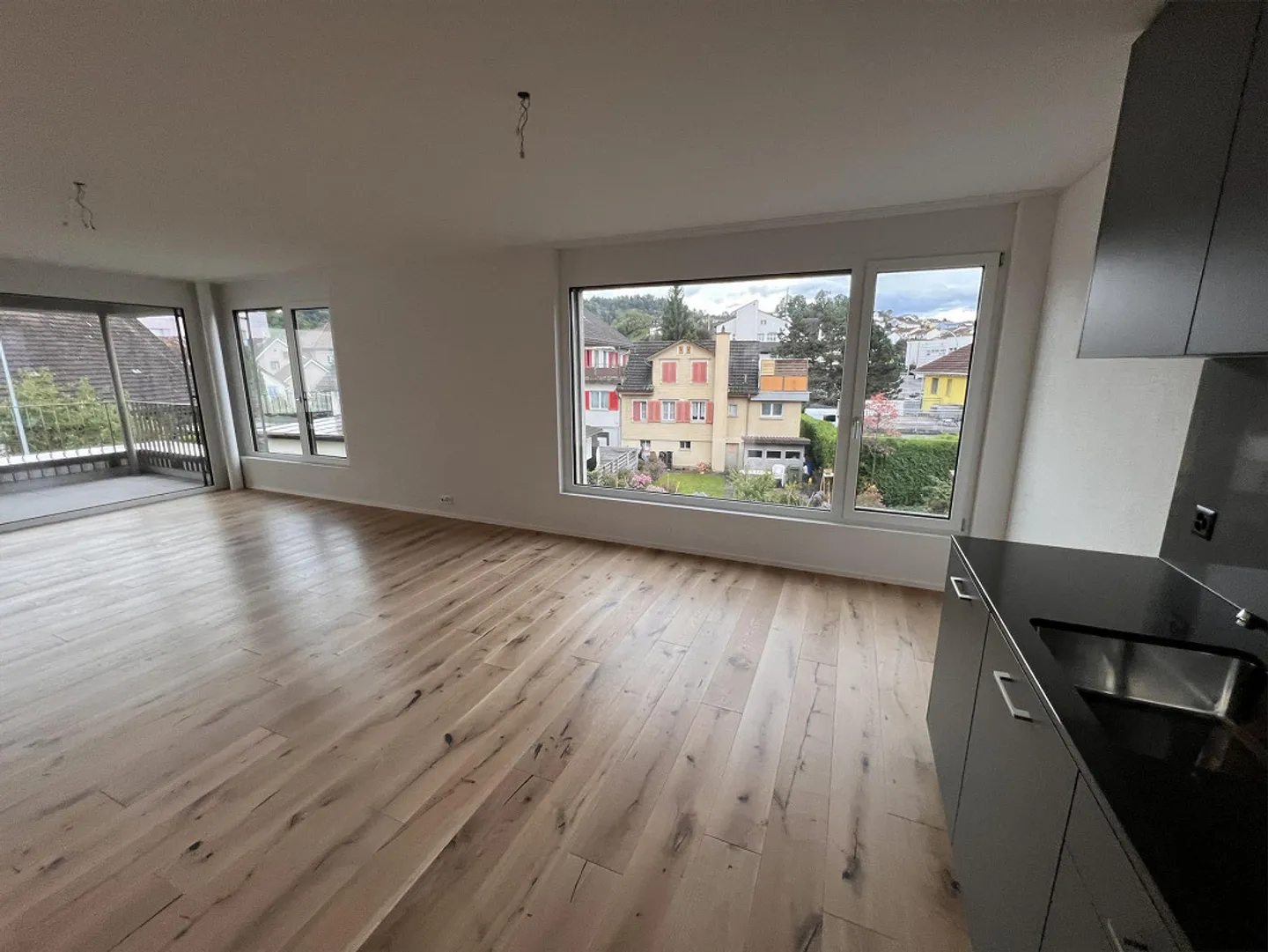 Appartement moderne de 3,5 pièces au cœur du quartier Sticker de Flawil - Photo 8 sur 11
