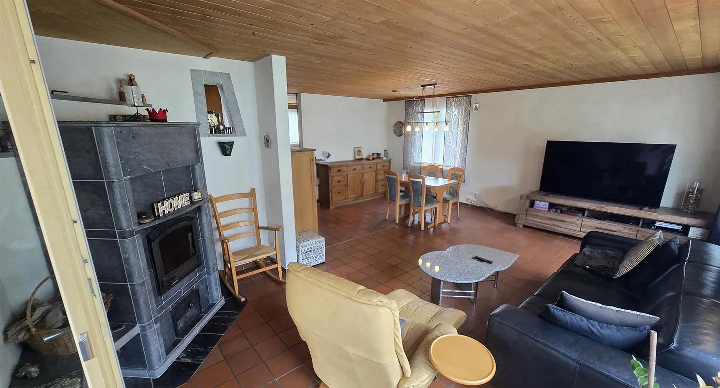 Geräumiges Familienhaus mit Pool - Foto 8 von 26