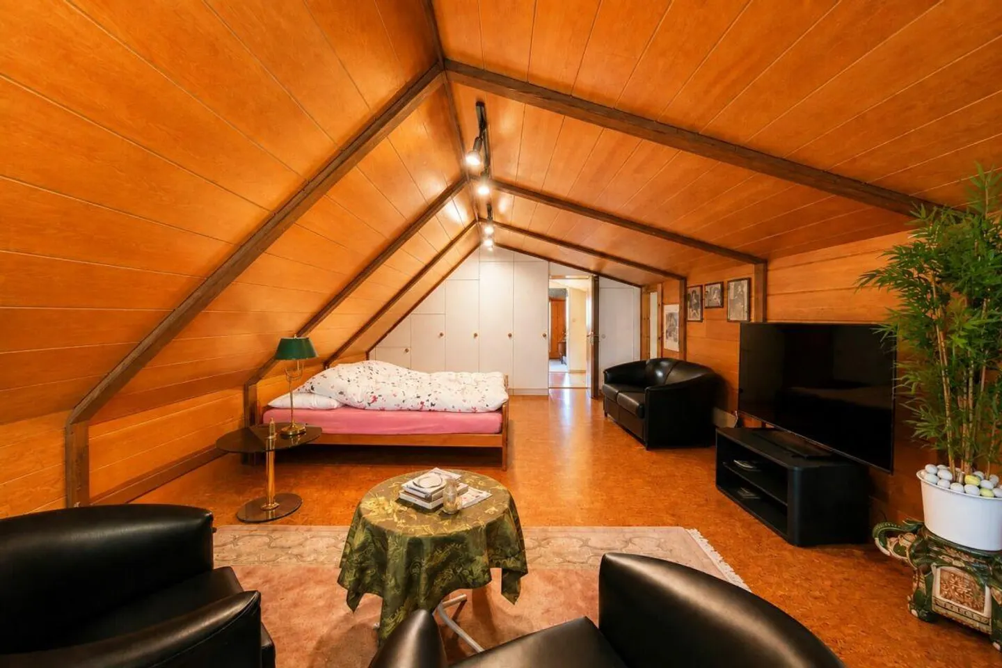 Paradise familial exclusif avec piscine et vue dégagée - maison individuelle spacieuse de 10 pièces à Bergdietikon - Photo 25 sur 27