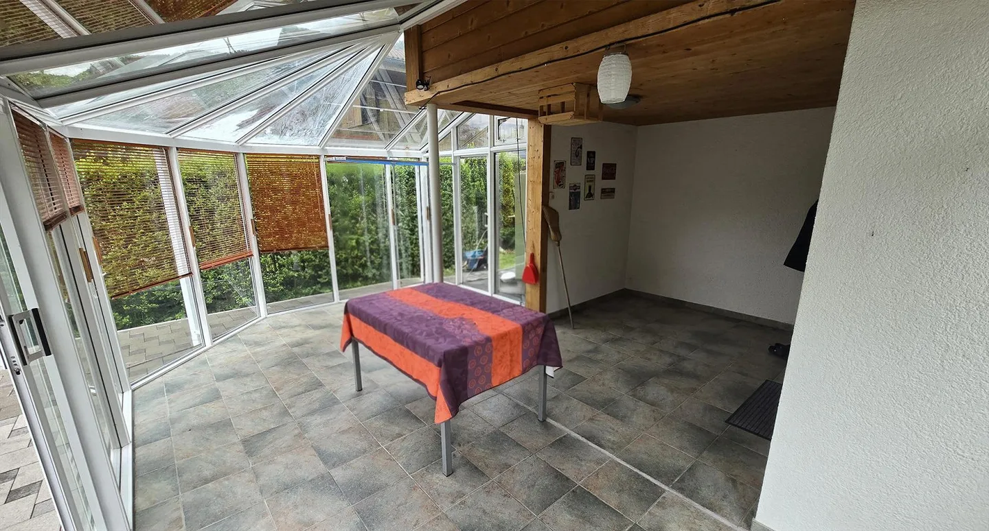 Geräumiges Familienhaus mit Pool - Foto 16 von 26