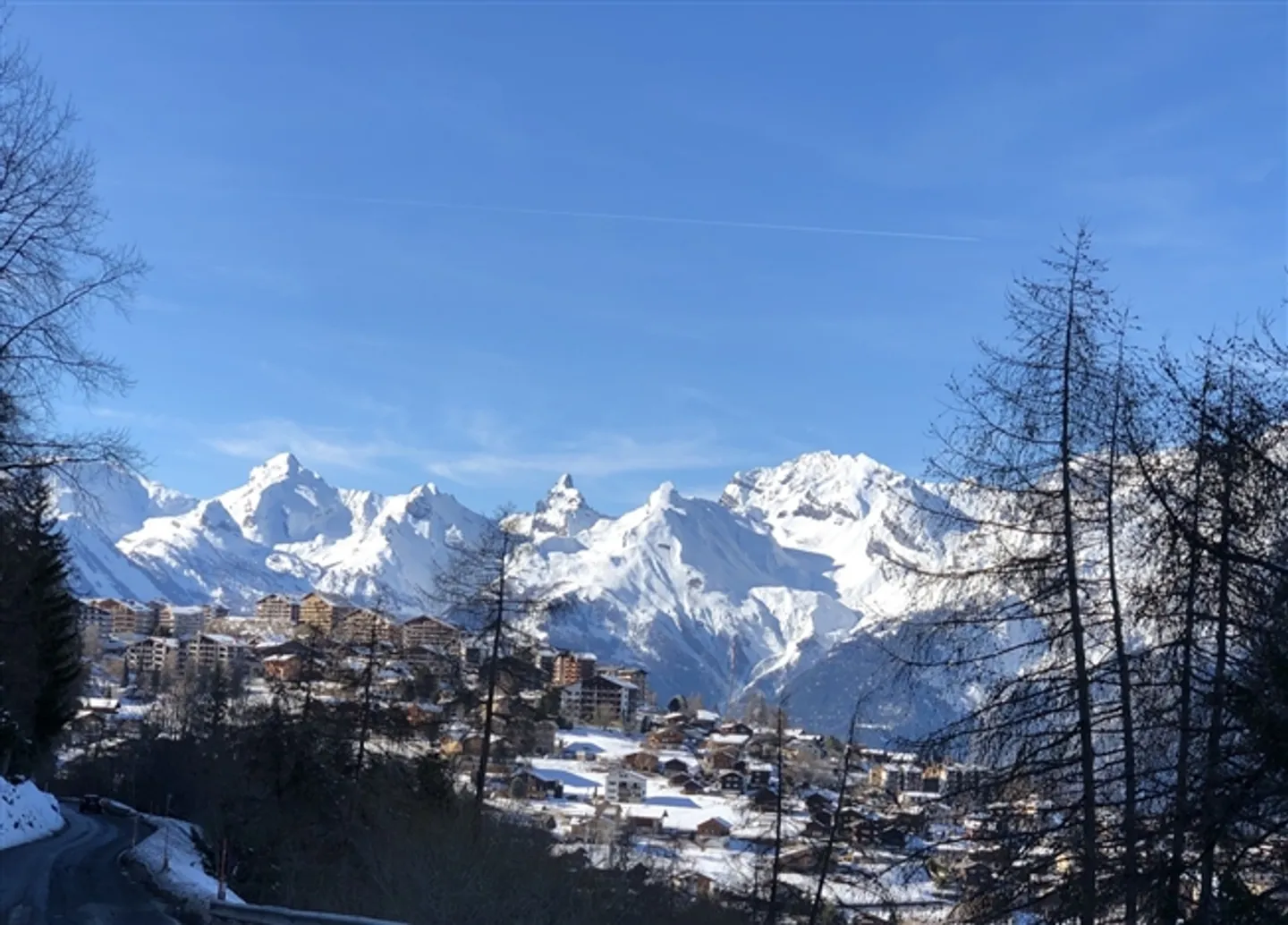 For sale on-site with 2 saunas - shower and toilet and cellars - Photo 2 of 2