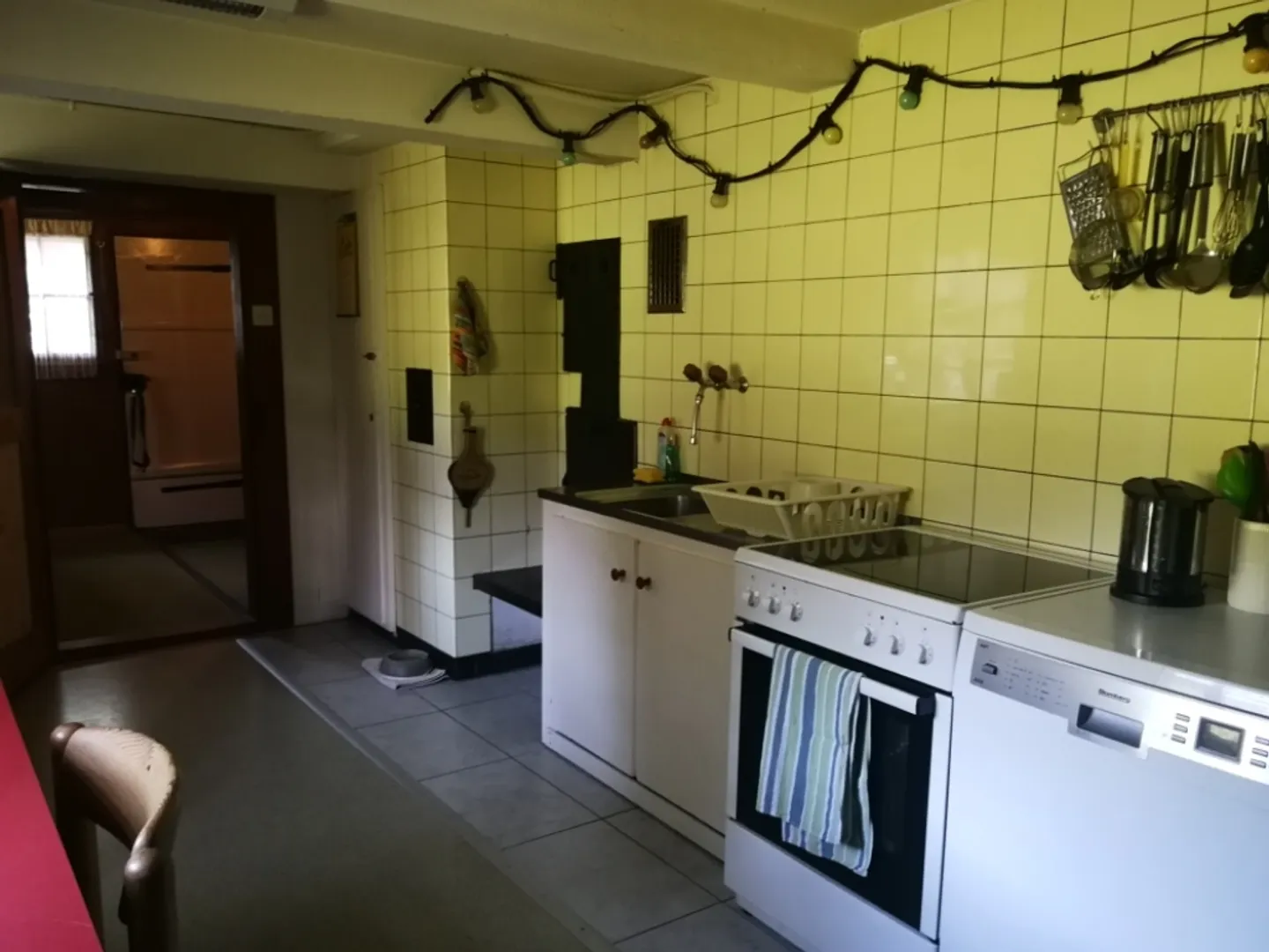 Old 4 1/2 Room Wooden House - Photo 5 of 14