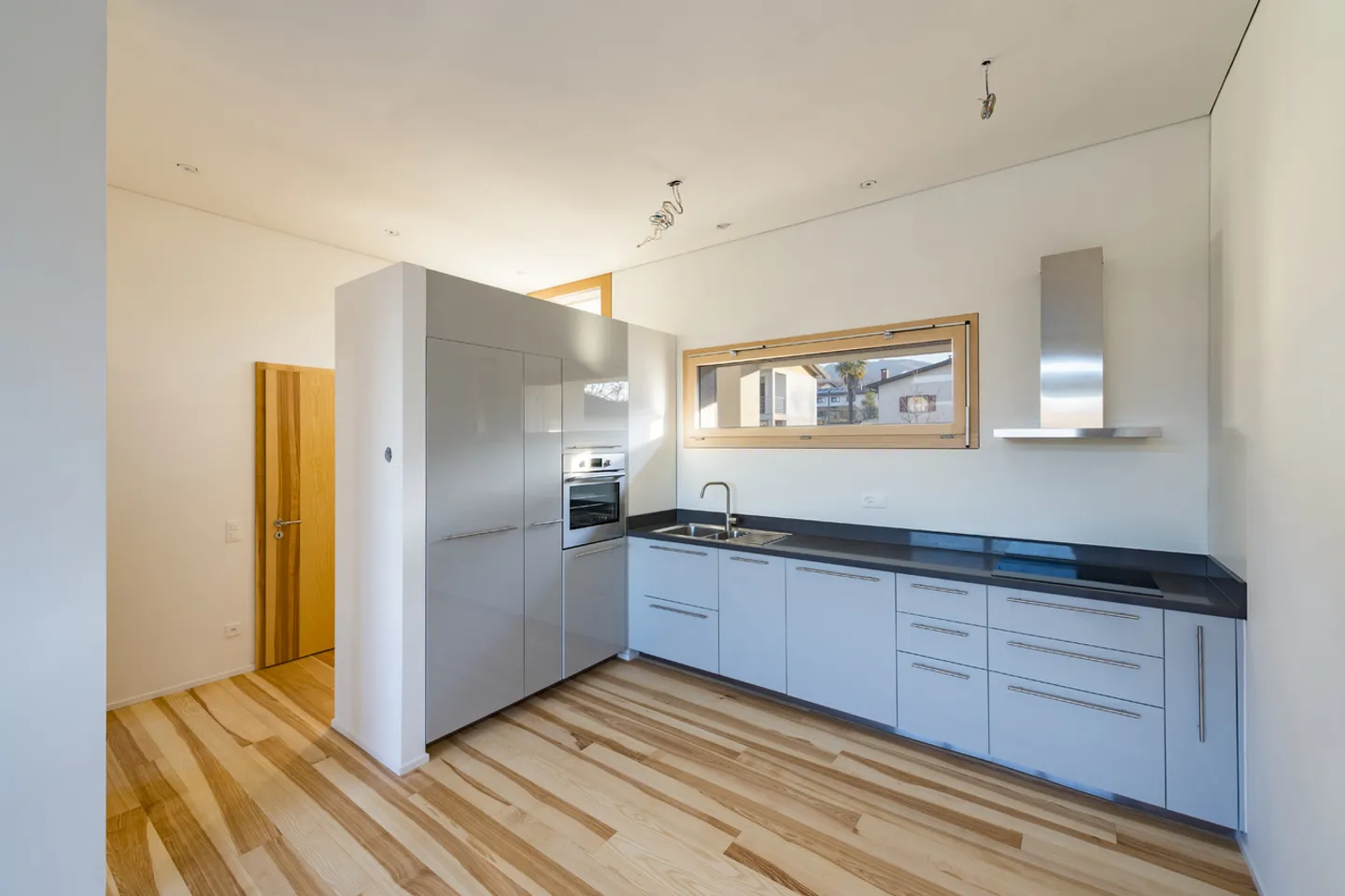 HELLER ZWEI-ZIMMER-APARTMENT ARZO - Foto 3 von 7