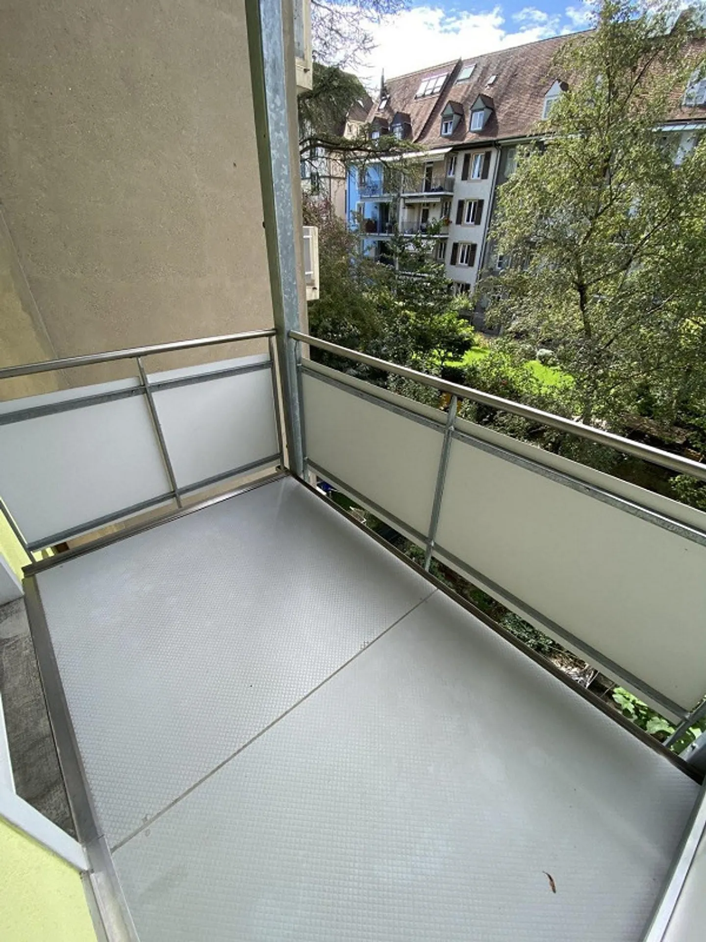 Grande appartement de 1 pièce dans un ancien bâtiment près du Rhin - Photo 6 sur 7