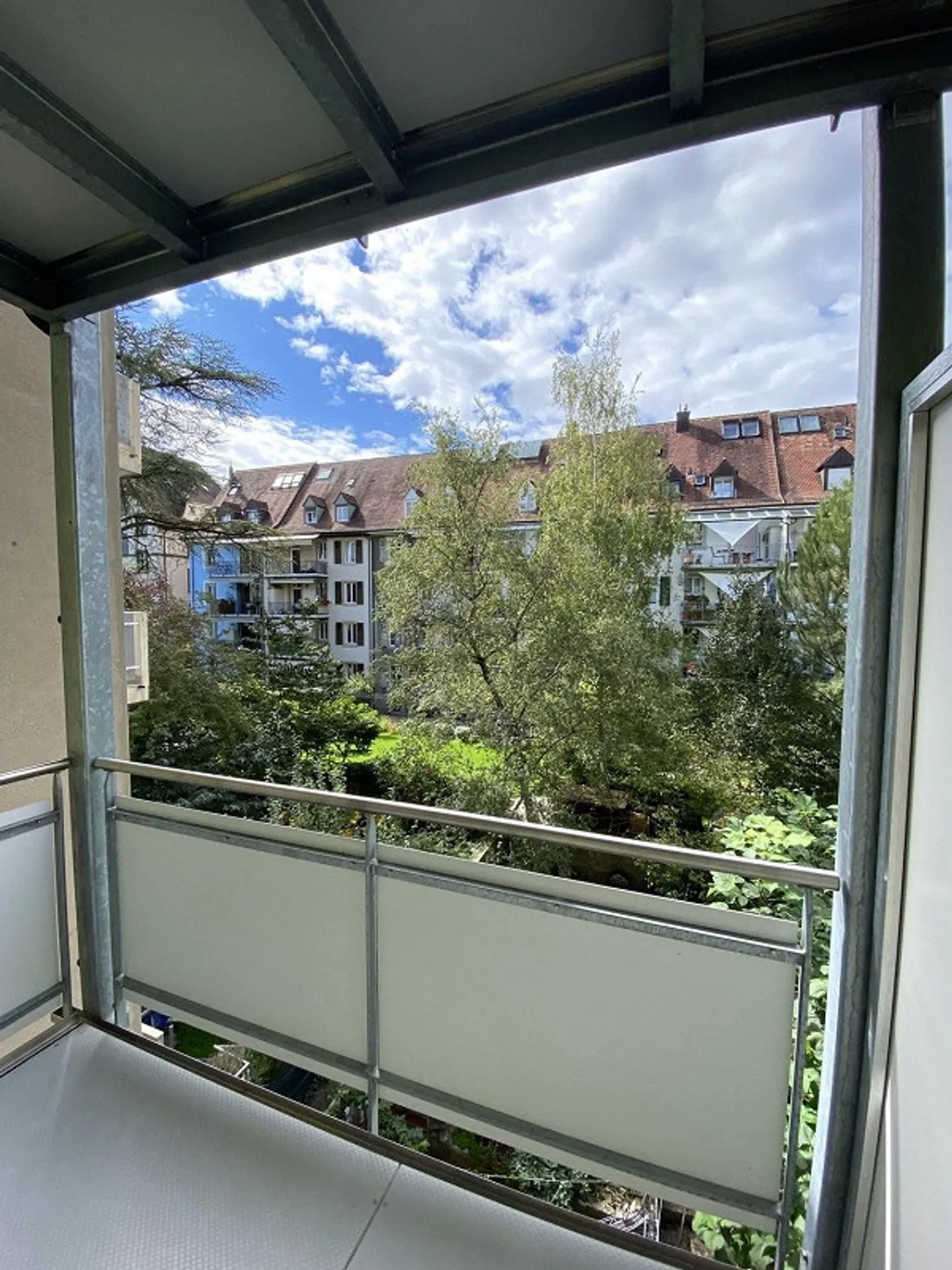 Grande appartement de 1 pièce dans un ancien bâtiment près du Rhin - Photo 5 sur 7