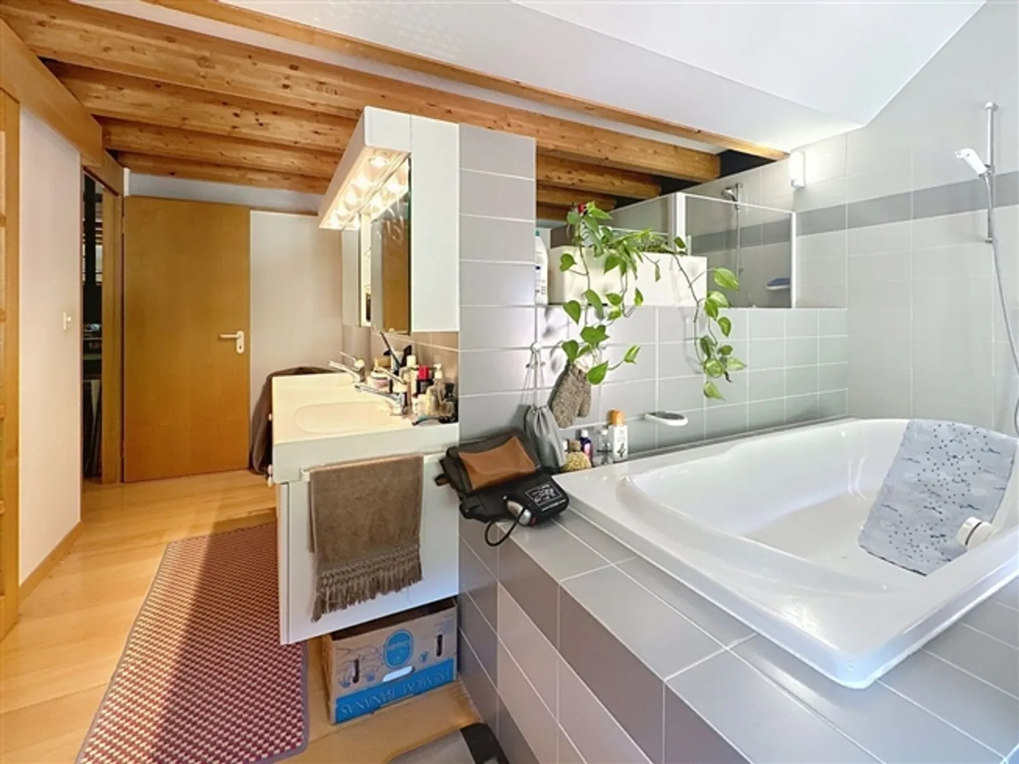 «Renoviertes Bauernhaus mit 2 Wohnungen, 383 m² Wohnfläche» - Foto 5 di 13