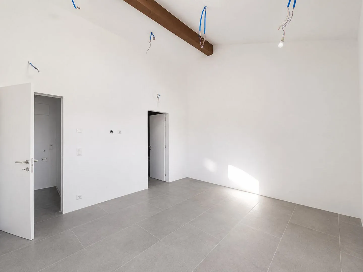 MODERNA CASA UNIFAMILIARE DI NUOVA COSTRUZIONE CON GIARDINO - Photo 6 sur 11