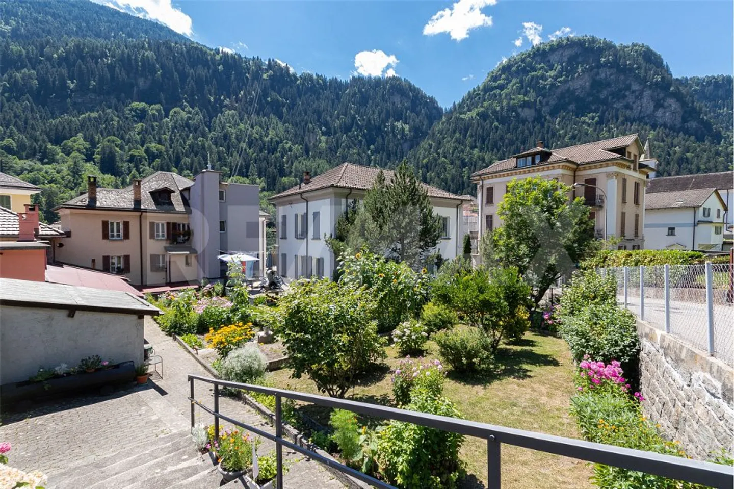 Maison spacieuse avec jardin - Photo 1 sur 13