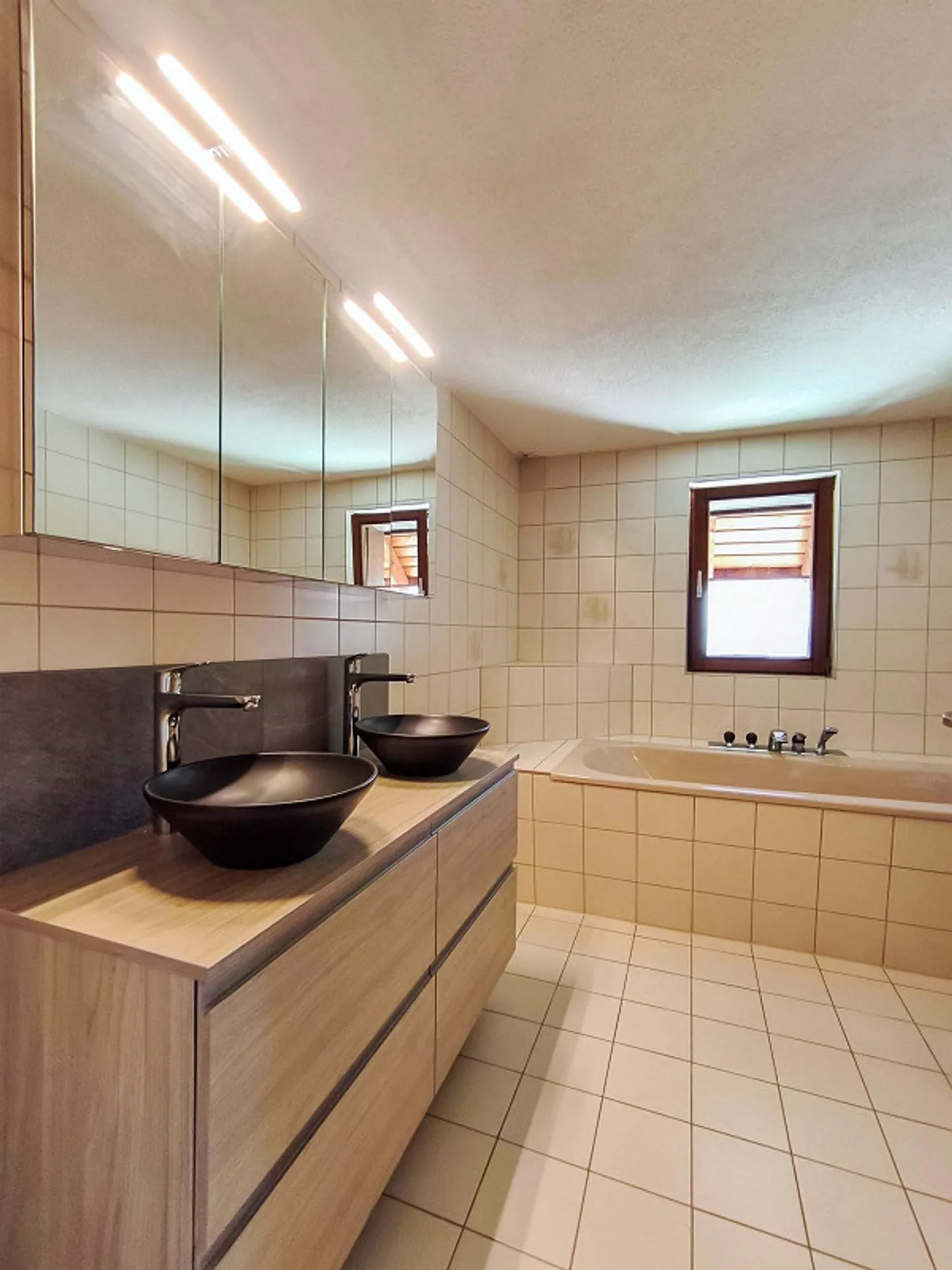 Grosszügige teilsanierte 3,5 Zi-Dachwohnung  zu vermieten - Foto 4 von 12