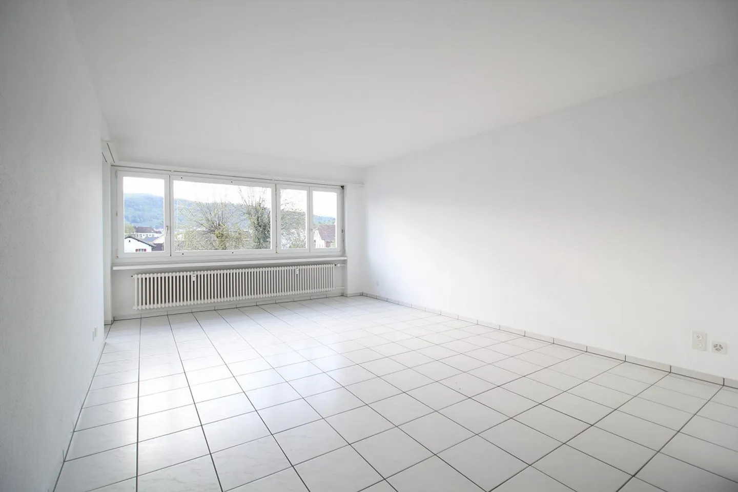 Appartamento luminoso con 3 camere in una posizione tranquilla - Foto 2 di 12