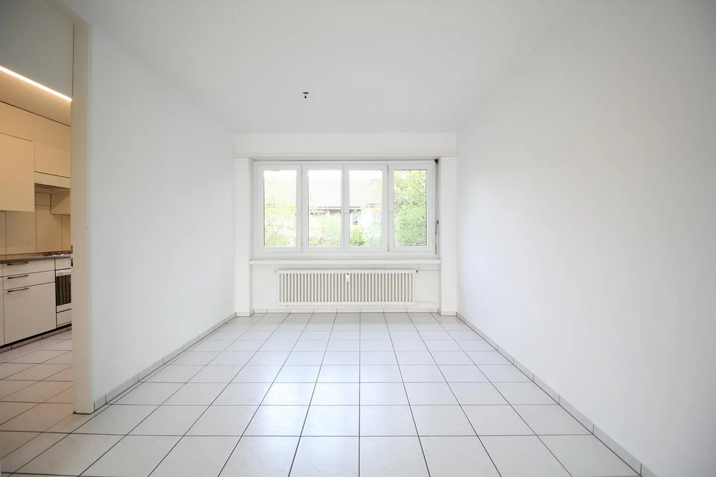 Appartamento luminoso con 3 camere in una posizione tranquilla - Foto 3 di 12