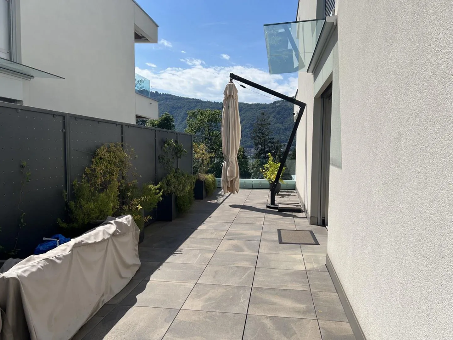 Moderno appartamento di 3,5 locali con vista mozzafiato sul lago - Foto 6 di 13