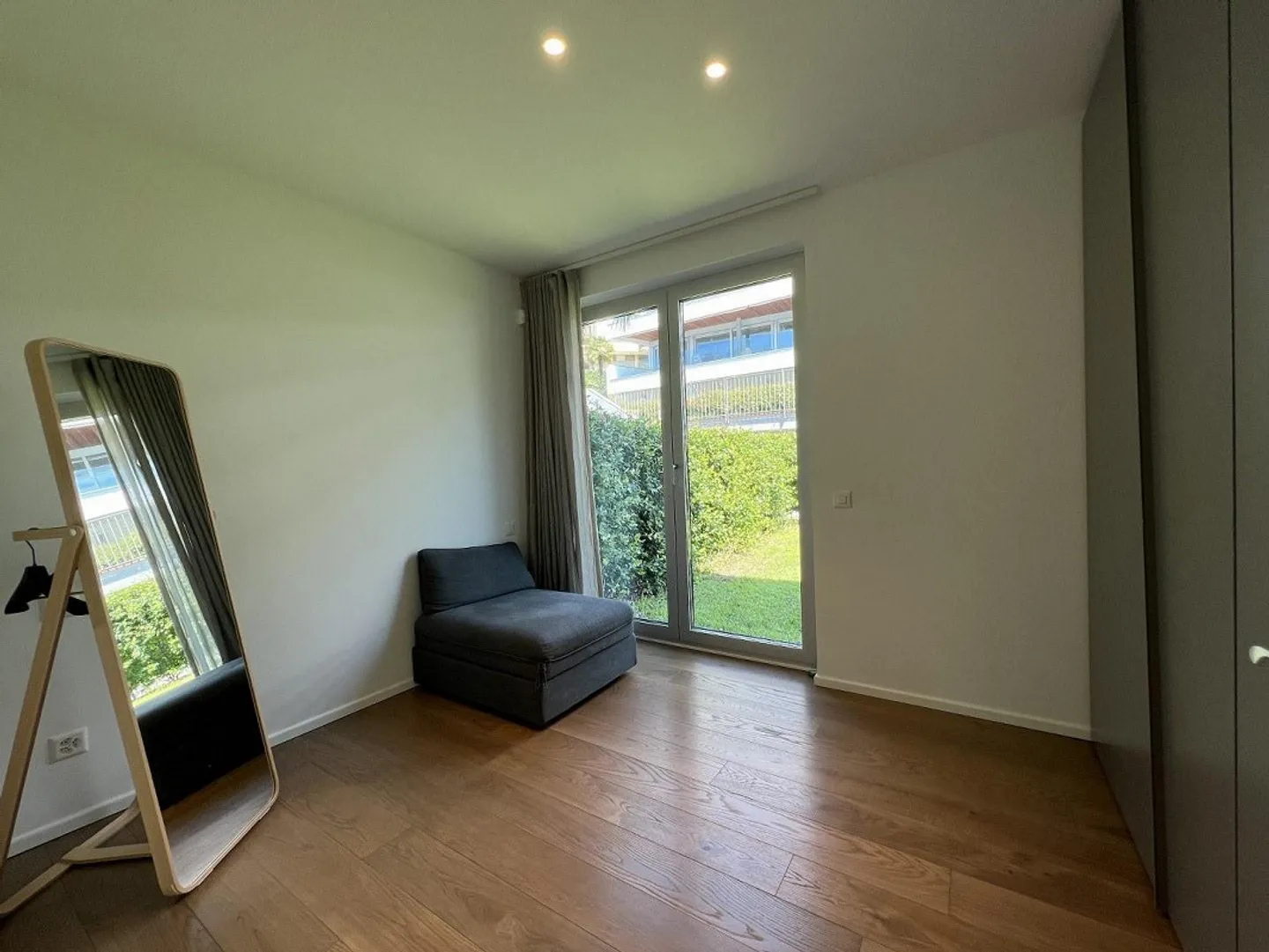 Moderno appartamento di 3,5 locali con vista mozzafiato sul lago - Foto 10 di 13