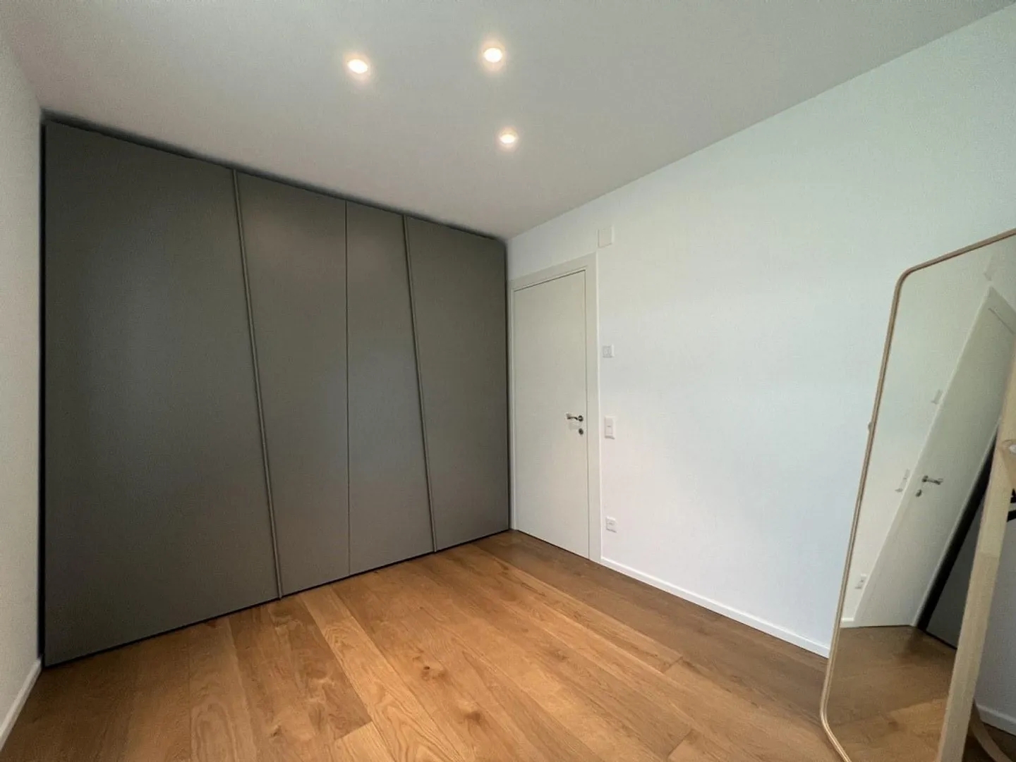 Moderno appartamento di 3,5 locali con vista mozzafiato sul lago - Foto 9 di 13