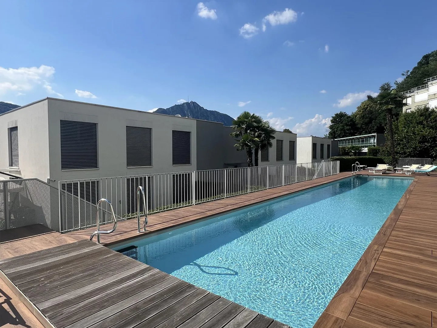 Moderno appartamento di 3,5 locali con vista mozzafiato sul lago - Foto 1 di 13