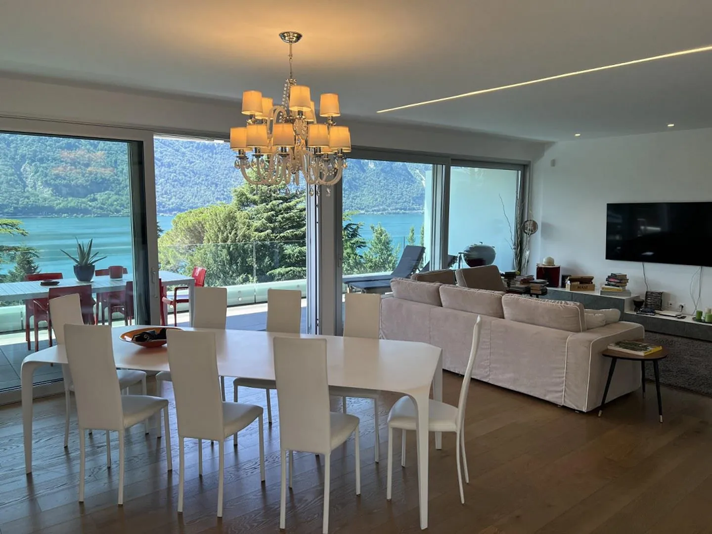 Moderno appartamento di 3,5 locali con vista mozzafiato sul lago - Foto 3 di 13