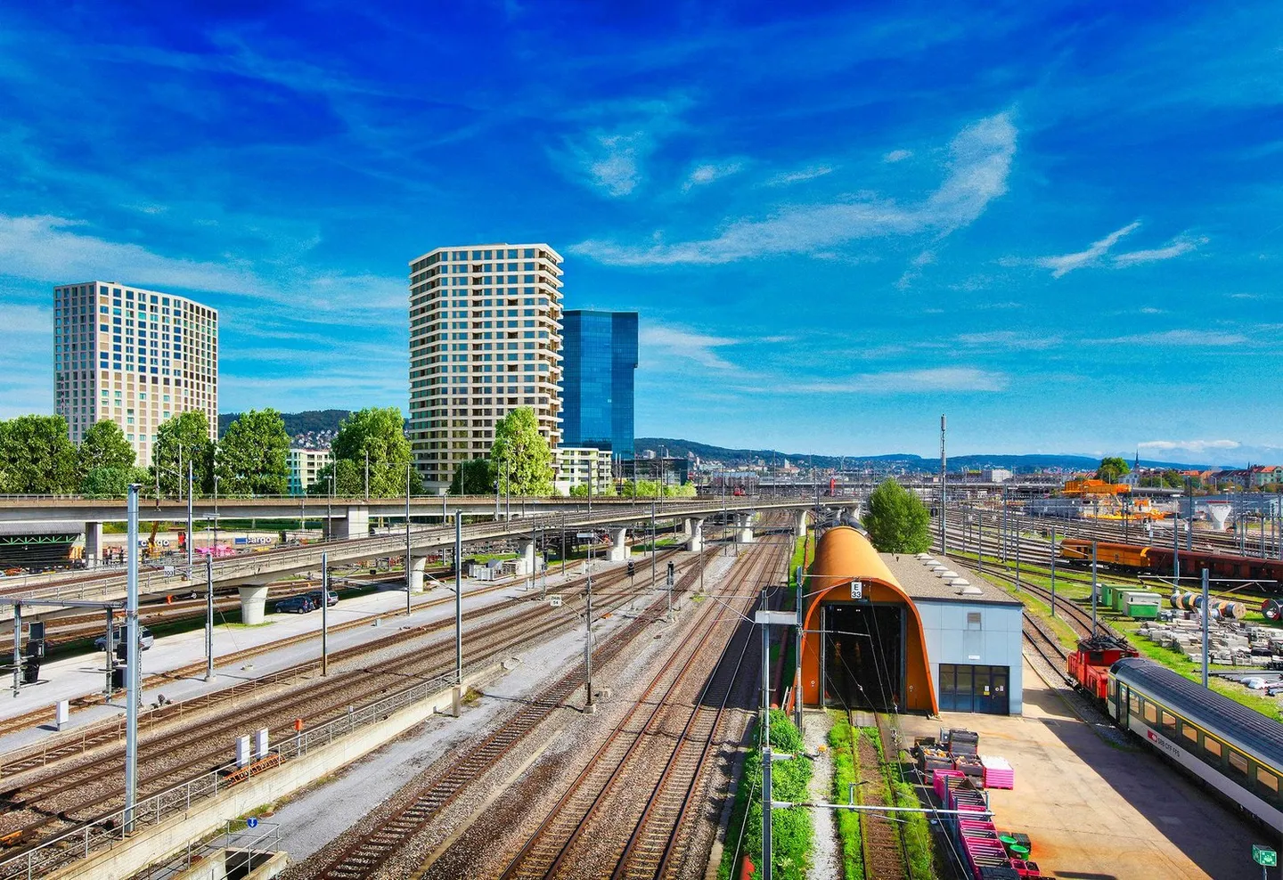 Appartement exclusif de 2,5 pièces en hauteur avec vue panoramique sur Zurich et les Alpes - Photo 1 sur 11