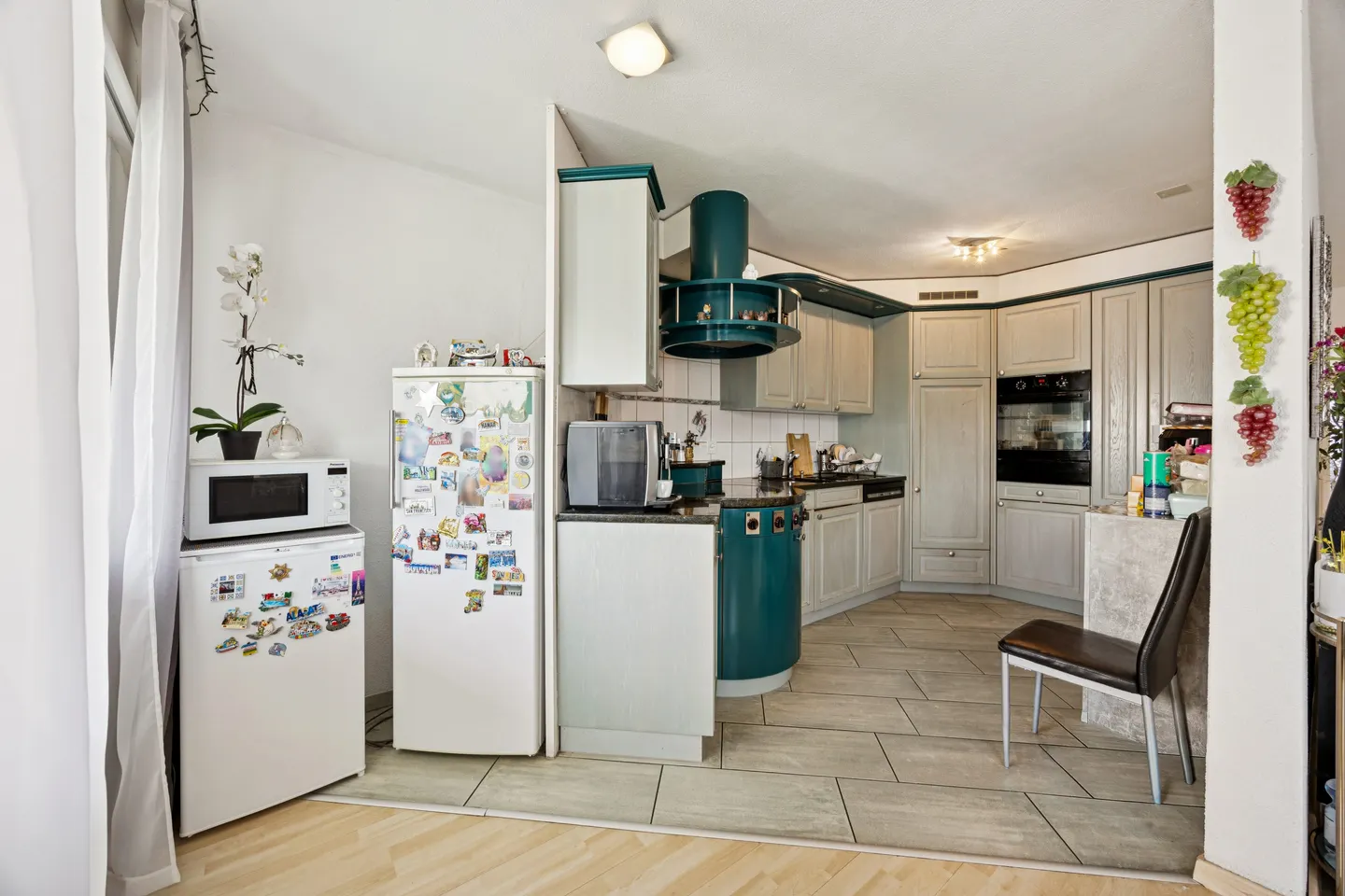 Spacious 6.5-room penthouse with flexible floor plan - divisible into 3.5 and 4.5-room apartments - Photo 7 of 11