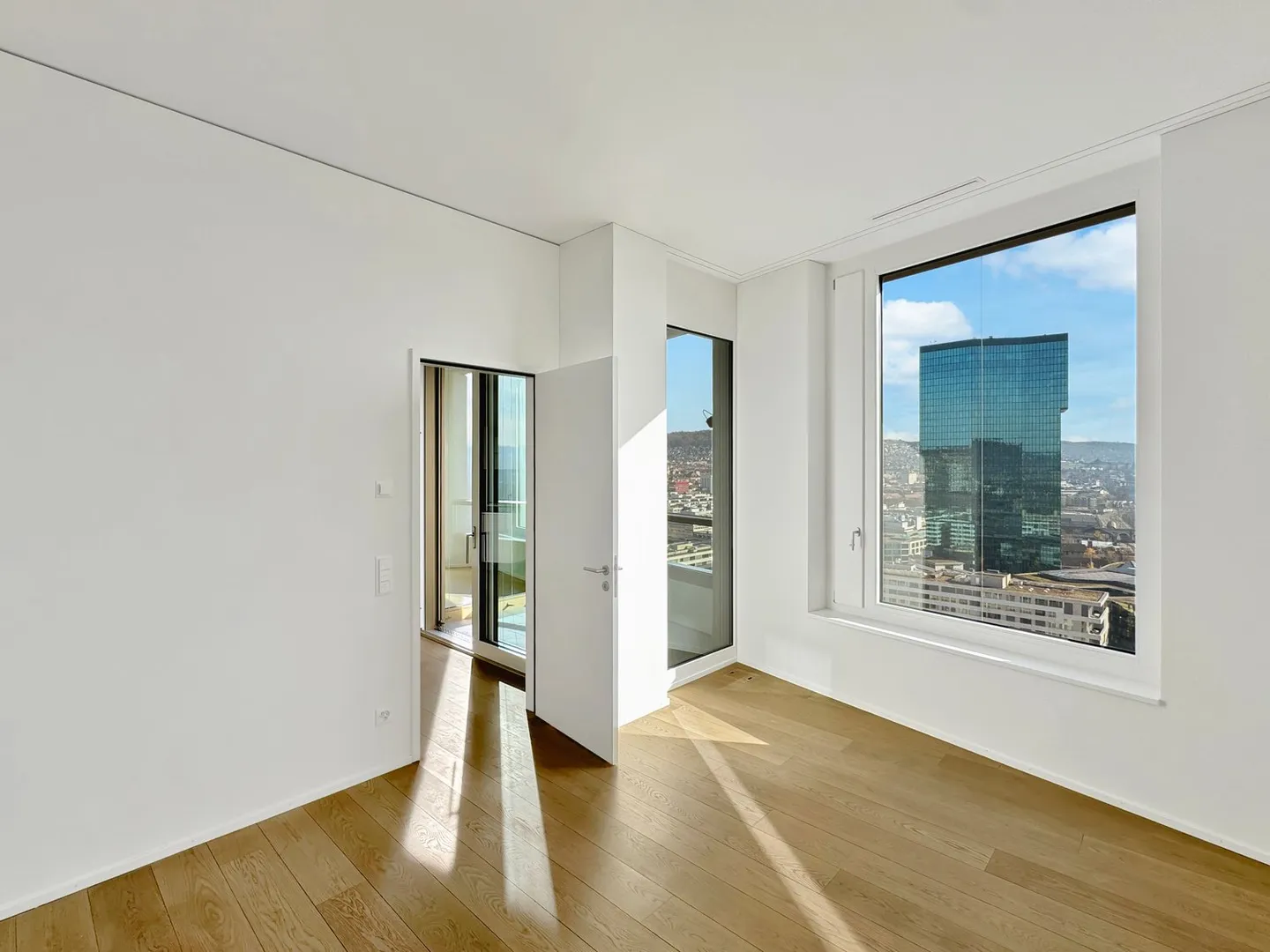 Appartement exclusif de 2,5 pièces en hauteur avec vue panoramique sur Zurich et les Alpes - Photo 6 sur 11