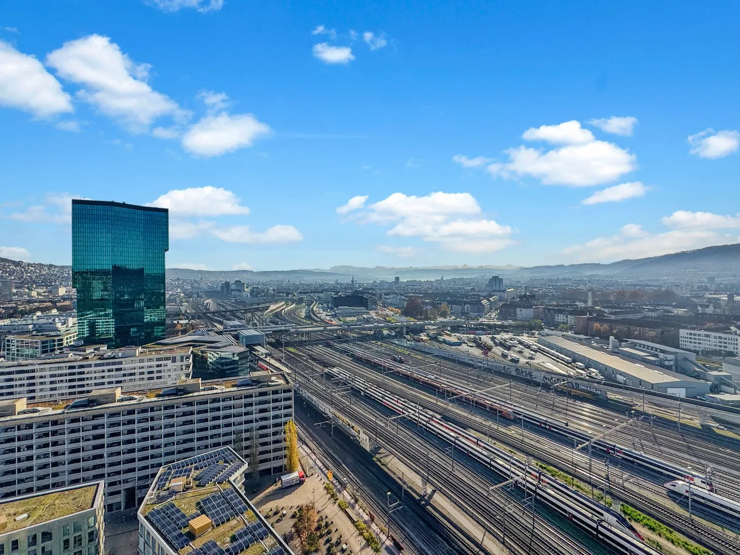 Appartement exclusif de 2,5 pièces en hauteur avec vue panoramique sur Zurich et les Alpes - Photo 8 sur 11