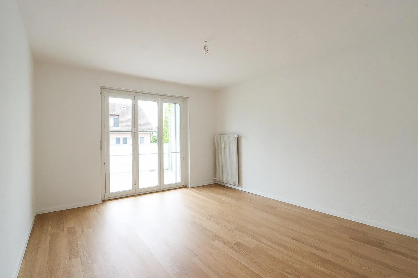 Modern apartment in a quiet neighborhood - Photo 4 of 7