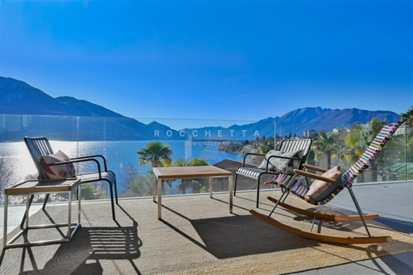 Oasis Méditerranéenne Exclusive avec Vue Envoûtante sur le Lac - Photo 2 sur 15