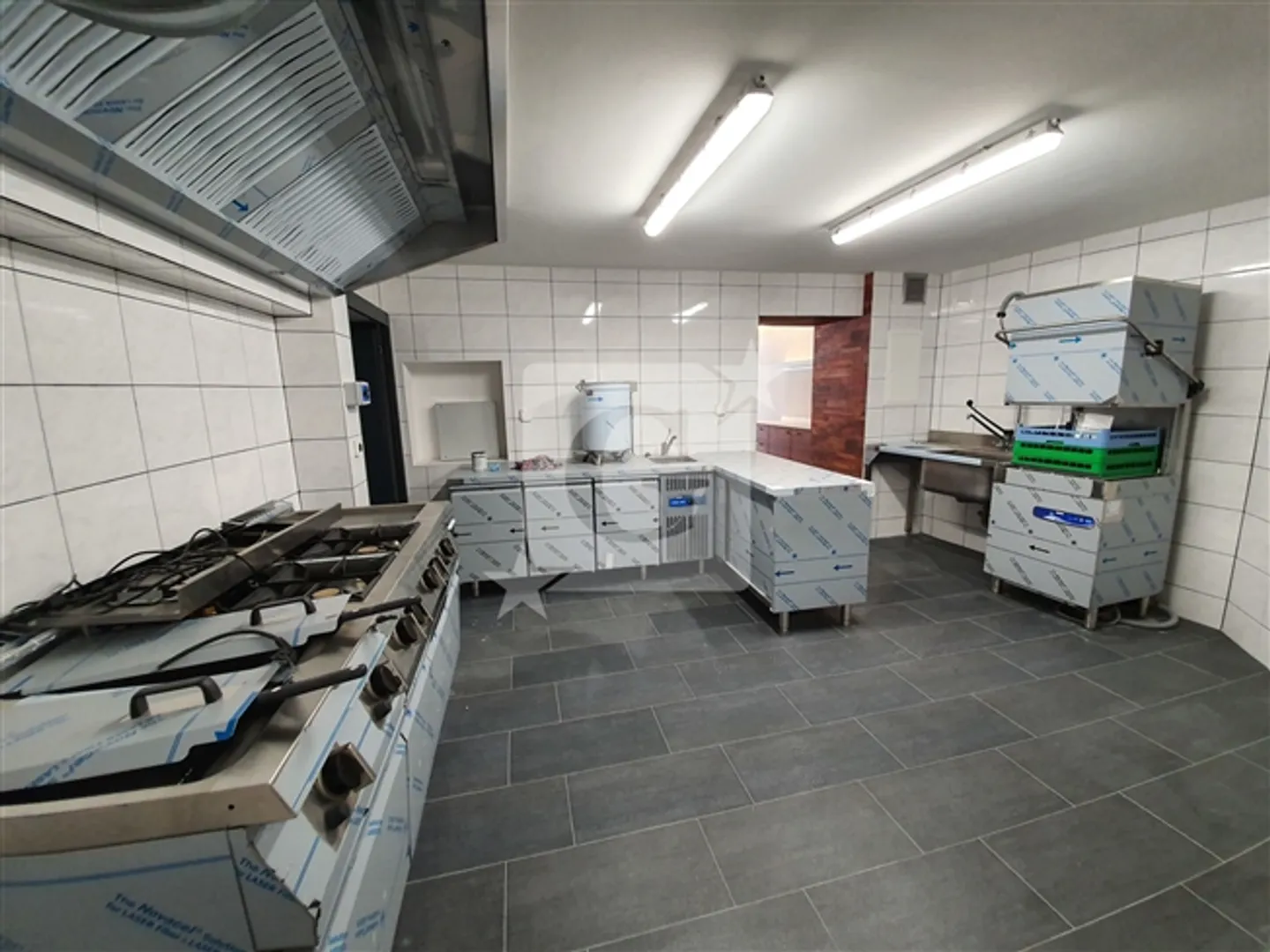 Completely renovated restaurant in an ideal location at the central square of St-Leonard VS - Photo 6 of 11