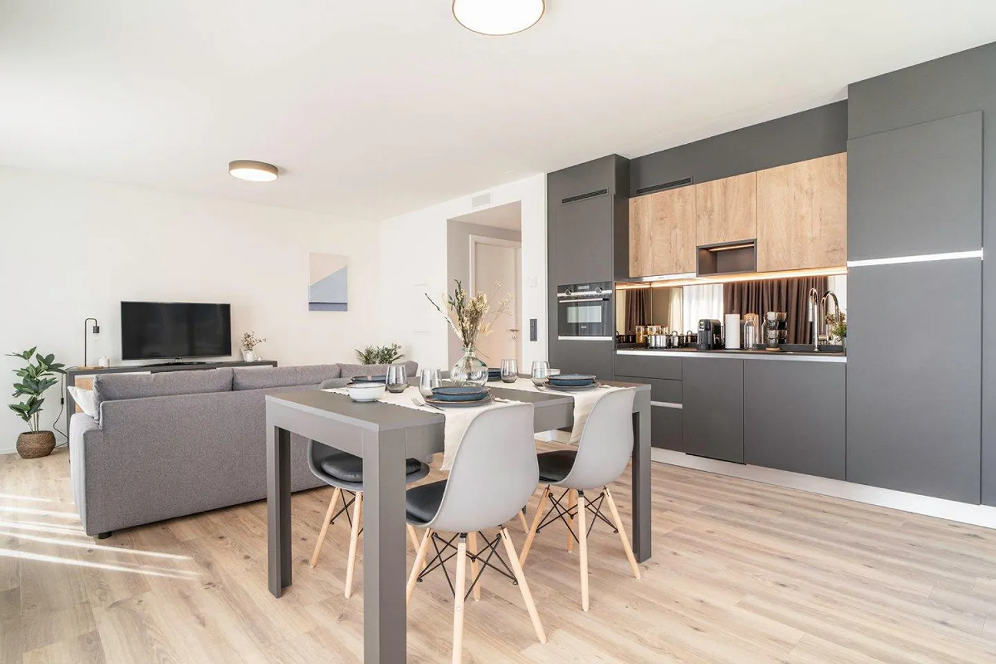 Flexible Apartment in Zurich - Photo 3 of 8