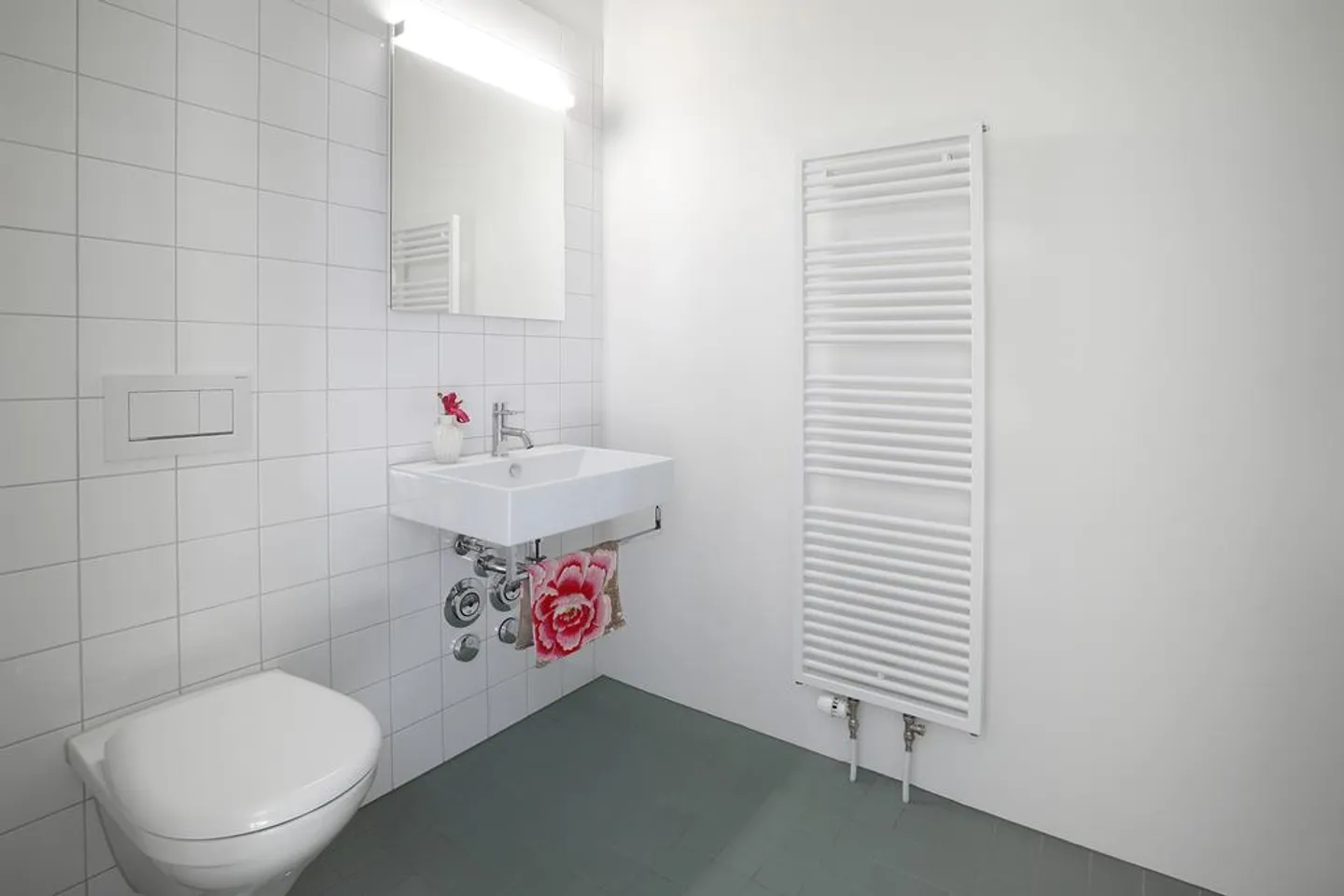 SPACIOUS APARTMENT IN THE CENTER OF BASEL - Photo 5 of 10