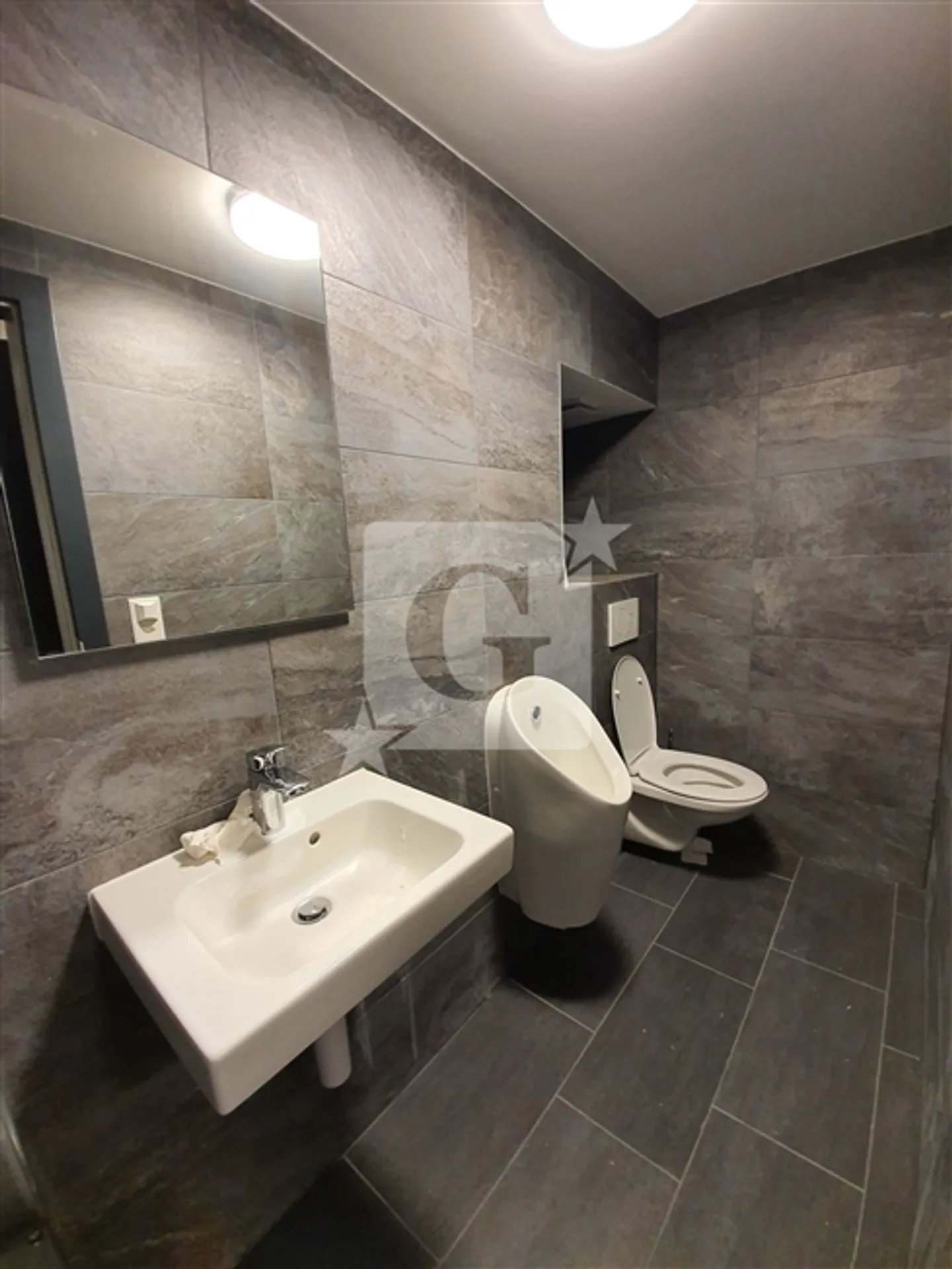 Completely renovated restaurant in an ideal location at the central square of St-Leonard VS - Photo 8 of 11