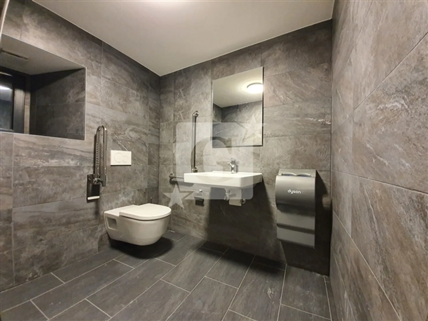 Completely renovated restaurant in an ideal location at the central square of St-Leonard VS - Photo 9 of 11