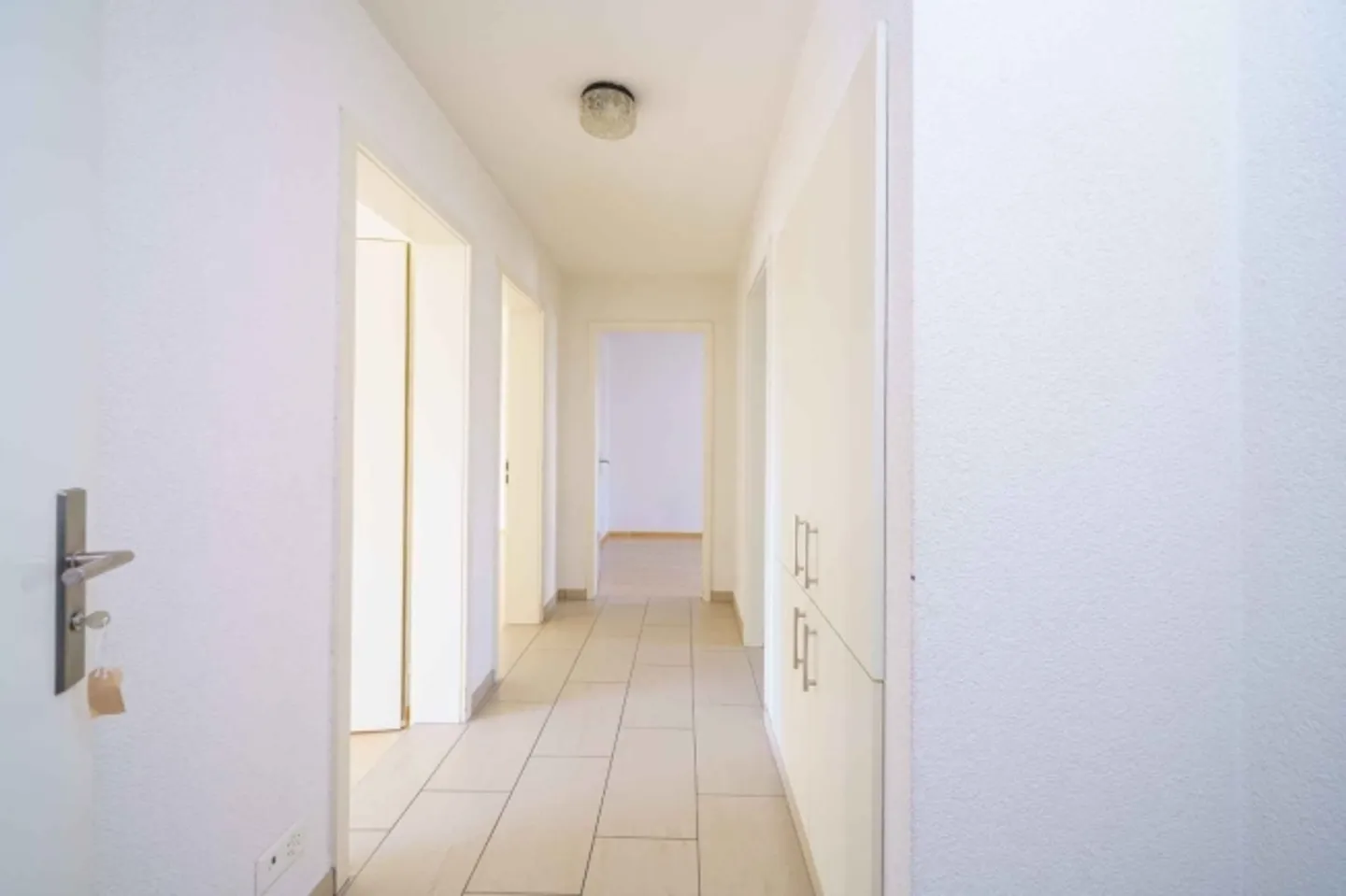 Bright 3-room apartment with balcony in Pratteln - Photo 2 of 9