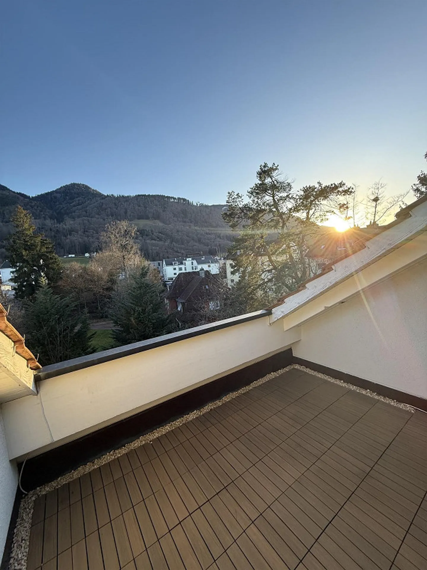 Sonnige Dachwohnung mit Balkon - Foto 1 von 13