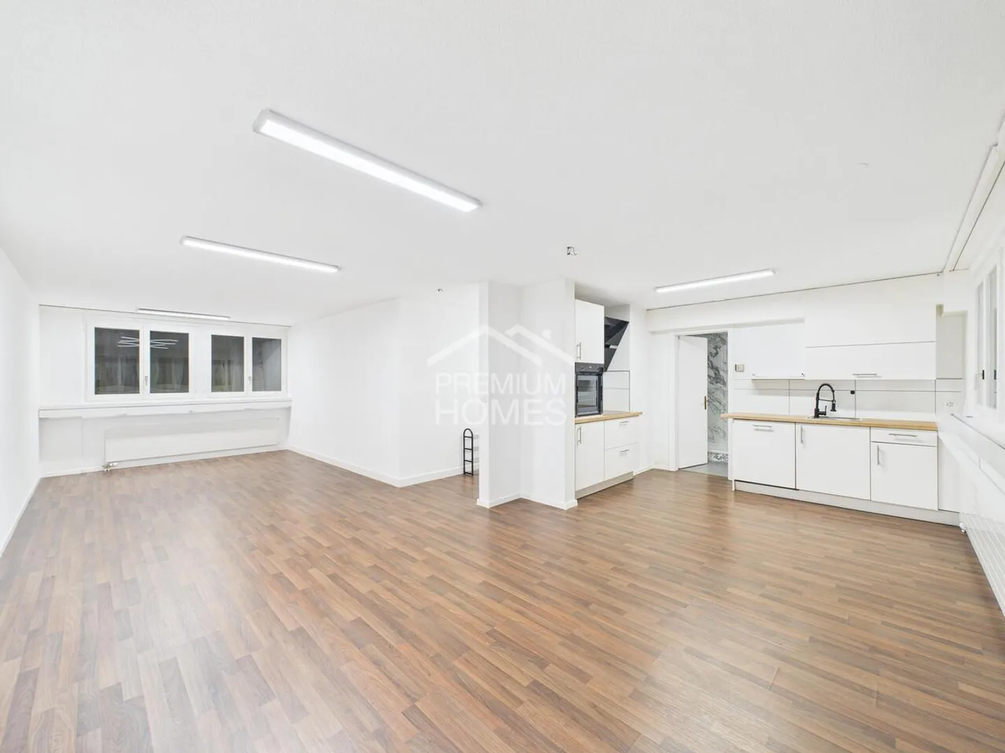 You have the idea, we have the space for it! - Photo 1 of 7