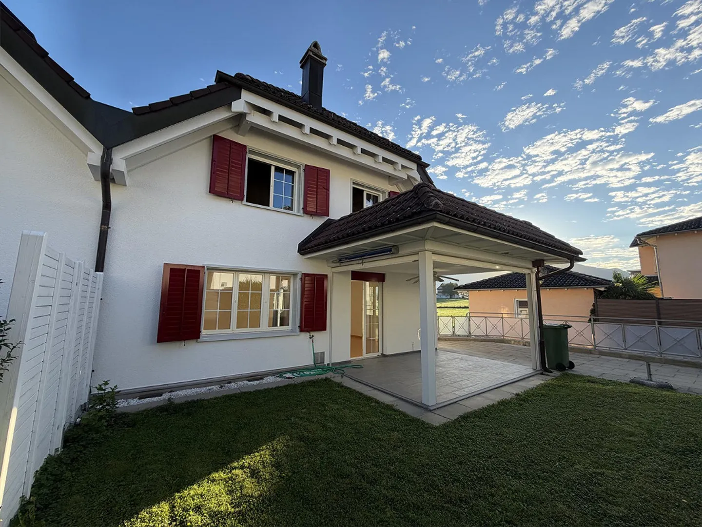Charmante maison jumelée de 6,5 pièces dans un endroit calme à Buttikon SZ - Photo 1 sur 12