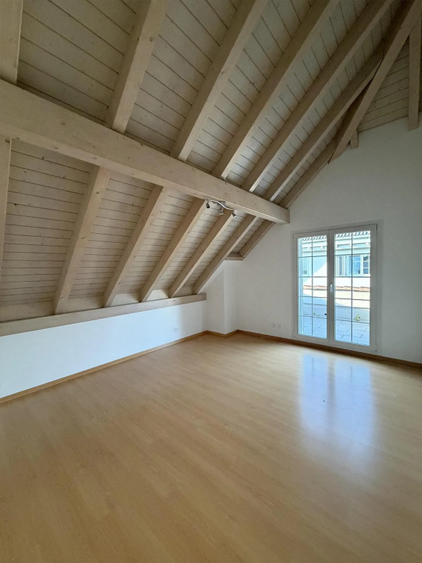 Charmante maison jumelée de 6,5 pièces dans un endroit calme à Buttikon SZ - Photo 5 sur 12