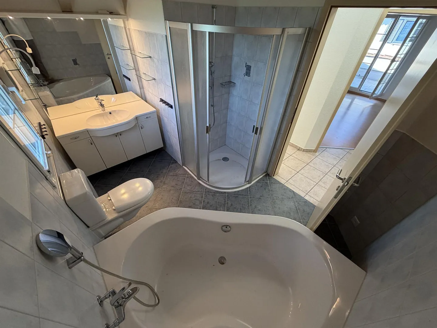 Charmante maison jumelée de 6,5 pièces dans un endroit calme à Buttikon SZ - Photo 9 sur 12