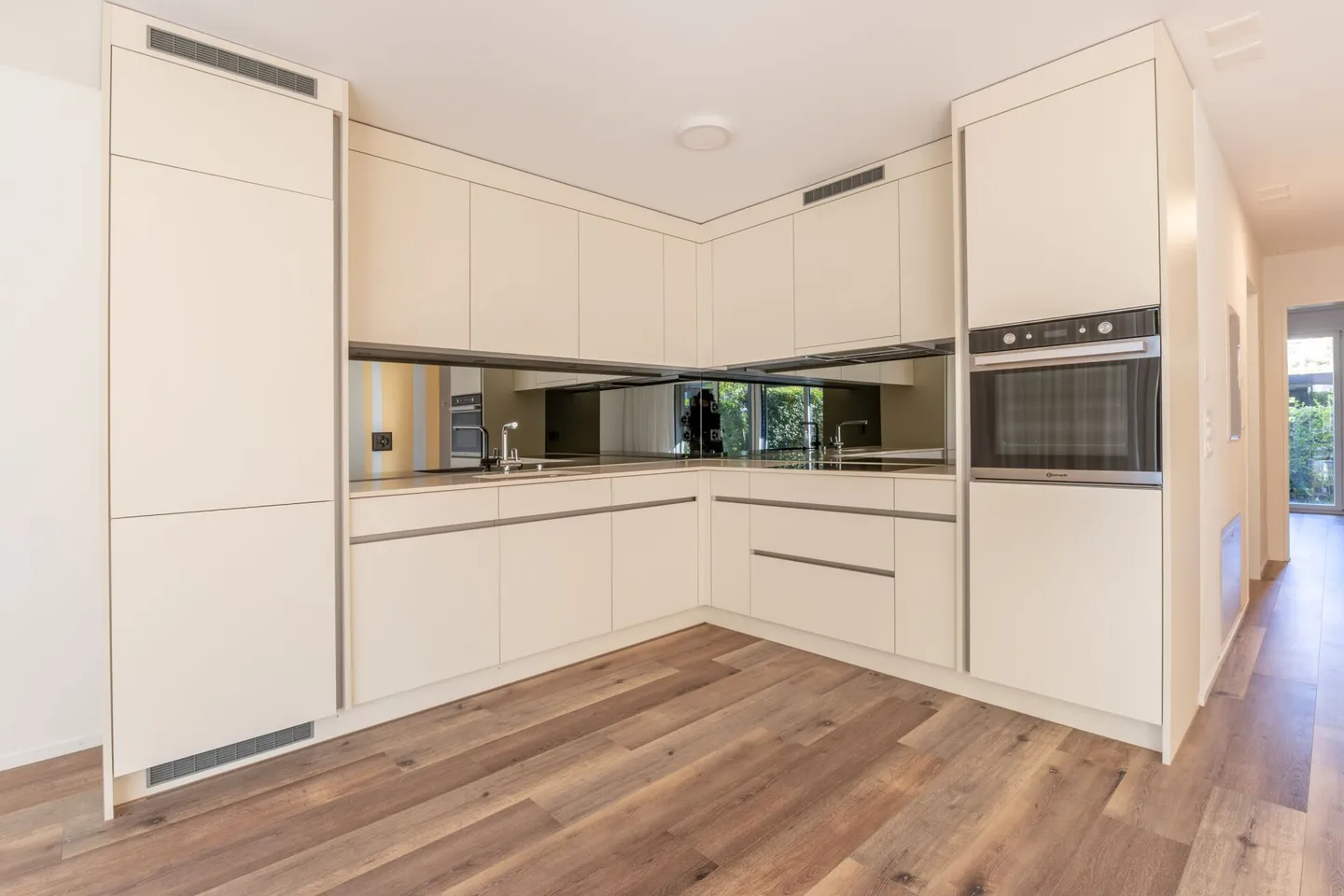 Appartement de jardin attrayant de 2,5 pièces avec charme - Photo 5 sur 17